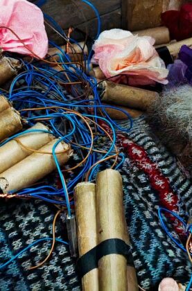 muzhchinu-kotorogo-vse-nenavidyat-zakryvaut-v-grobu-napolnennym-vzryvchatkoj-kratkij-pereskaz-attachment