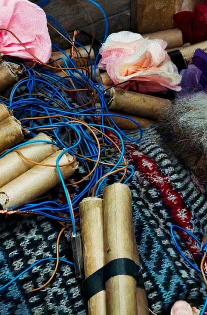 muzhchinu-kotorogo-vse-nenavidyat-zakryvaut-v-grobu-napolnennym-vzryvchatkoj-kratkij-pereskaz-attachment