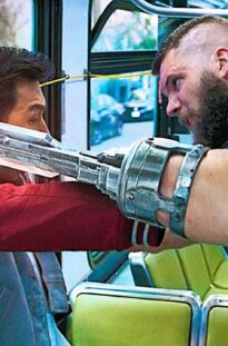 on-nahodit-silnejshee-v-mire-oruzhie-i-reshaet-unichtozhit-vseh-attachment