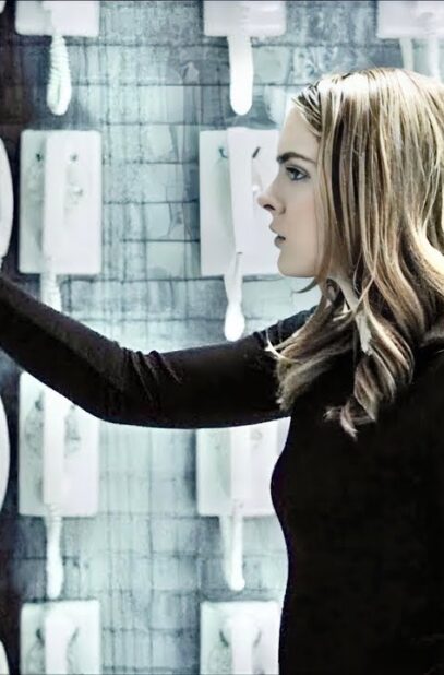 ona-zastryala-v-komnate-s-1000-telefonami-u-kazhdogo-raznye-soobshheniya-kratkij-pereskaz-filma-attachment