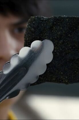 otchislennyj-student-stanovitsya-millionerom-i-vyvodit-svoih-roditelej-iz-bednosti-attachment