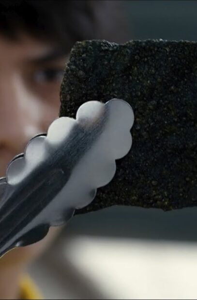 otchislennyj-student-stanovitsya-millionerom-i-vyvodit-svoih-roditelej-iz-bednosti-attachment