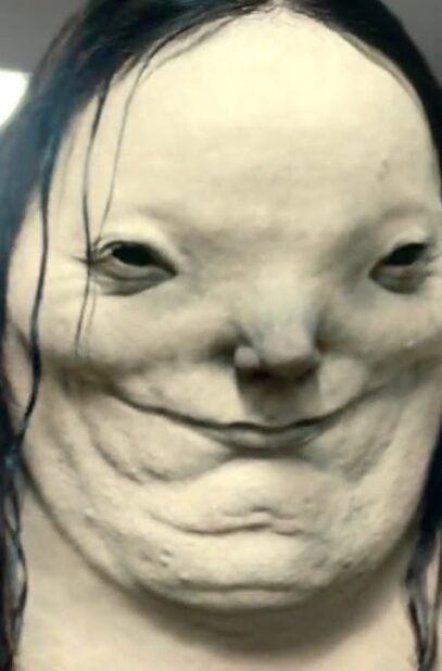 podrostki-voshli-v-zakrytuu-bolnicu-no-tam-byla-ona-attachment