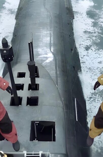 poskolku-solnce-stanovitsya-toksichnym-ludi-pryachutsya-pod-vodoj-kazhdyj-den-chtoby-vyzhit-attachment