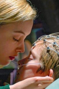 u-malchika-9-zhiznej-no-mat-biv-et-ego-kazhdyj-god-v-ego-den-rozhdeniya-attachment