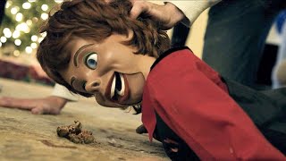 zhivaya-kukla-manyak-neozhidala-takogo-ot-svoih-zhertv-oni-ejo-tykaut-nosom-v.pereskaz-filma-attachment